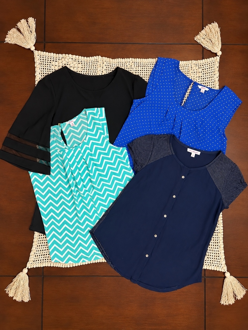 4 Pc Womens Blouse Top Bundle S M L Fits M Candies Sweet Wanderer Workwear